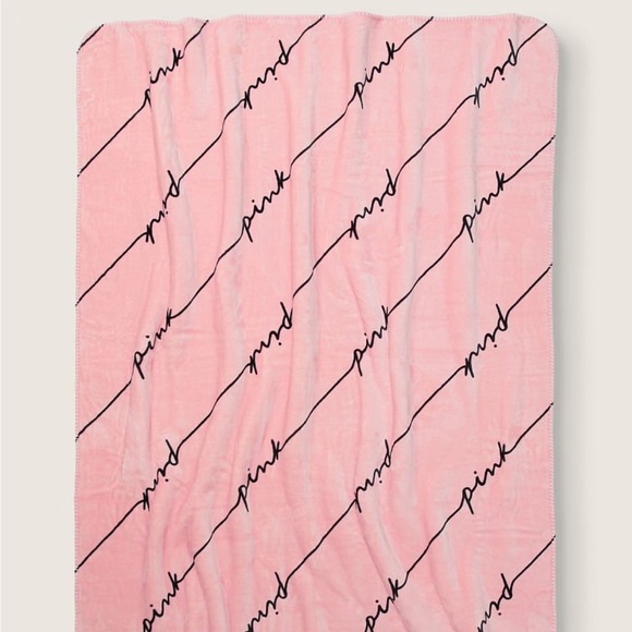 PINK VICTORIA SECRET Sherpa Throw/Blanket 50”x 60” - Picture 4 of 11